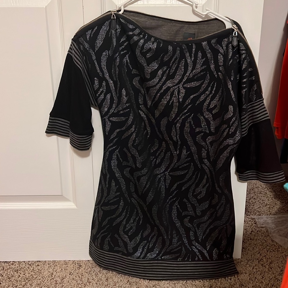 ANAC Black and Silver Top with zipper. Size Medium. Great condition